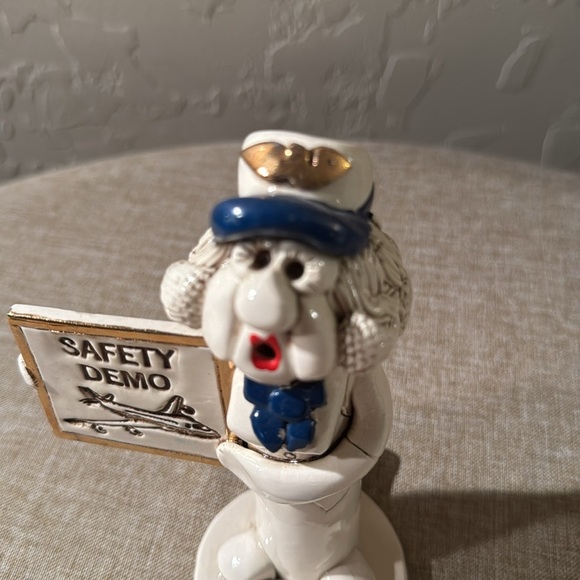 Tweeples World Flight Attendant White and Blue Safety Demo Figurine - MINT 6” - Picture 3 of 5